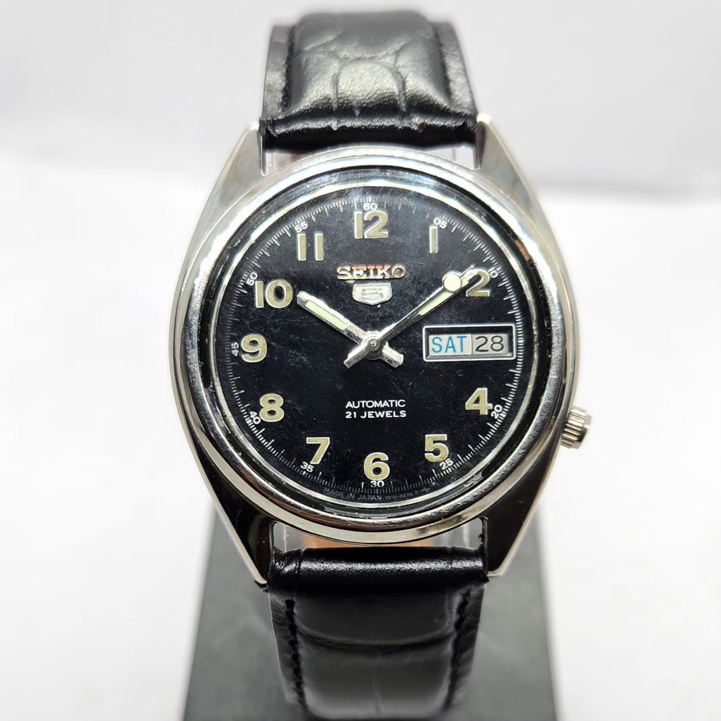 Vintage 1983 Original Seiko 5 Automatic 7009-3181 Black Face 17 Jewels Day-Date Japanese Men's Wrist Watch SA59