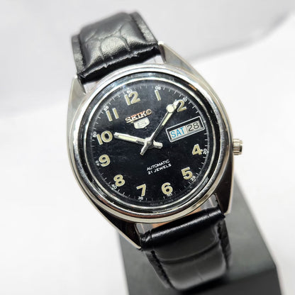 Vintage 1983 Original Seiko 5 Automatic 7009-3181 Black Face 17 Jewels Day-Date Japanese Men's Wrist Watch SA59