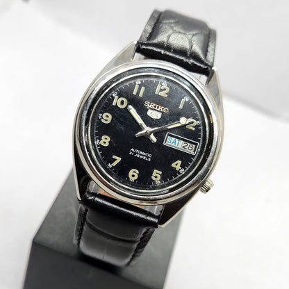 Vintage 1983 Original Seiko 5 Automatic 7009-3181 Black Face 17 Jewels Day-Date Japanese Men's Wrist Watch SA59