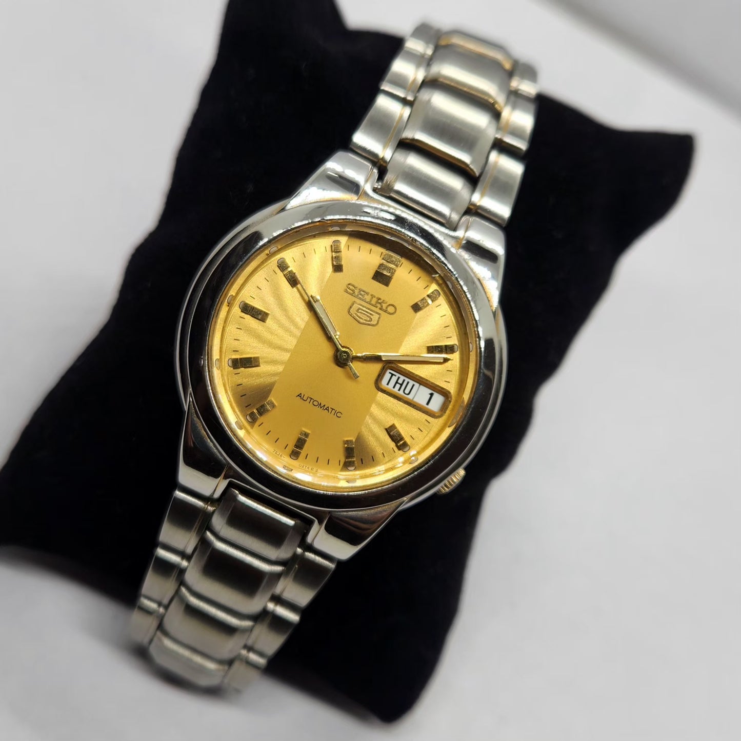 Vintage 1980 Original Seiko 5 Automatic 7S26-02R0 Gold Face 21 Jewels Day-Date Japanese Men's Wrist Watch SA60