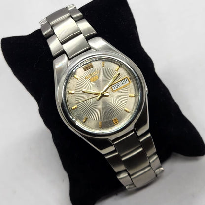 Vintage 1980 Original Seiko 5 Automatic 7S26-03S0 Silver Face 21 Jewels Day-Date Japanese Men's Wrist Watch SA61