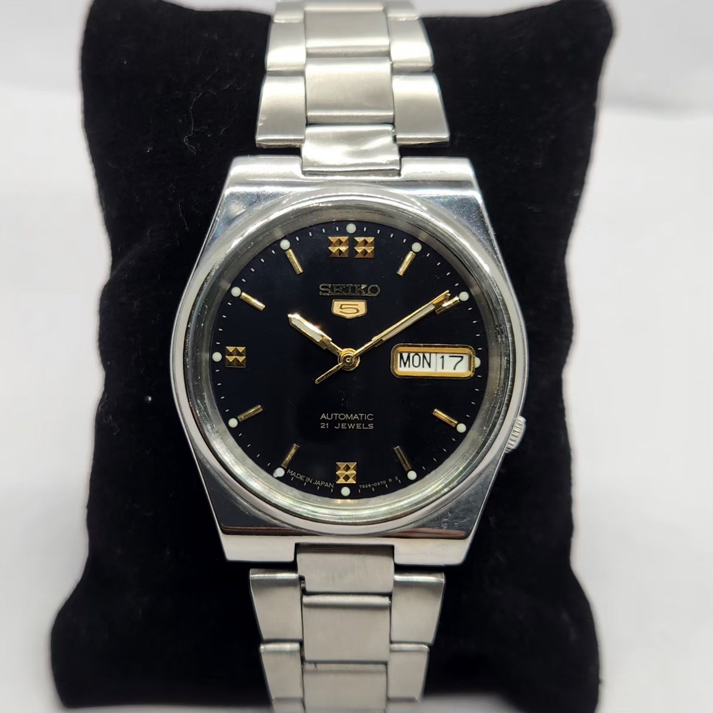 Vintage 1980 Original Seiko 5 Automatic 7S26-0530 Black Face 21 Jewels Day-Date Japanese Men's Wrist Watch SA66