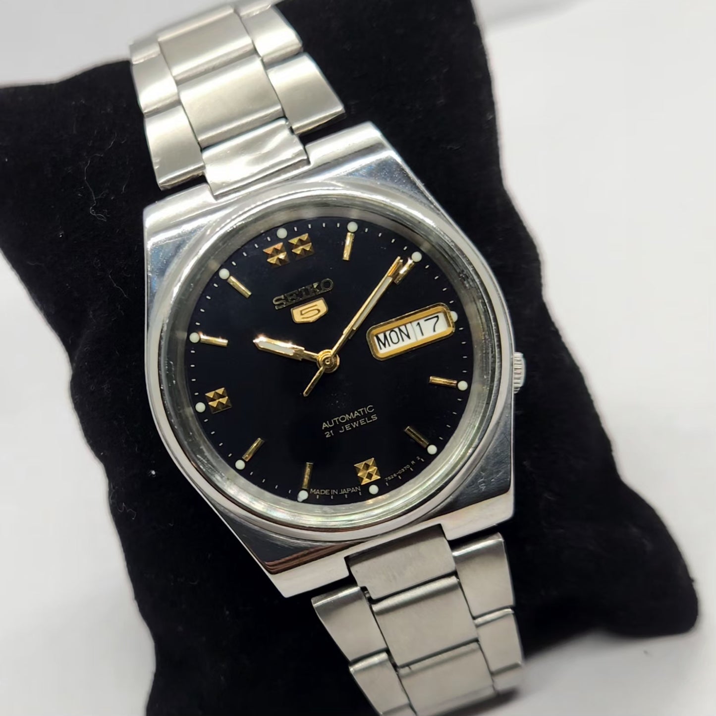 Vintage 1980 Original Seiko 5 Automatic 7S26-0530 Black Face 21 Jewels Day-Date Japanese Men's Wrist Watch SA66