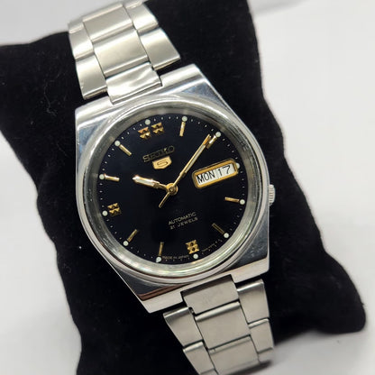 Vintage 1980 Original Seiko 5 Automatic 7S26-0530 Black Face 21 Jewels Day-Date Japanese Men's Wrist Watch SA66