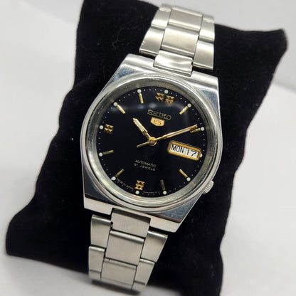 Vintage 1980 Original Seiko 5 Automatic 7S26-0530 Black Face 21 Jewels Day-Date Japanese Men's Wrist Watch SA66