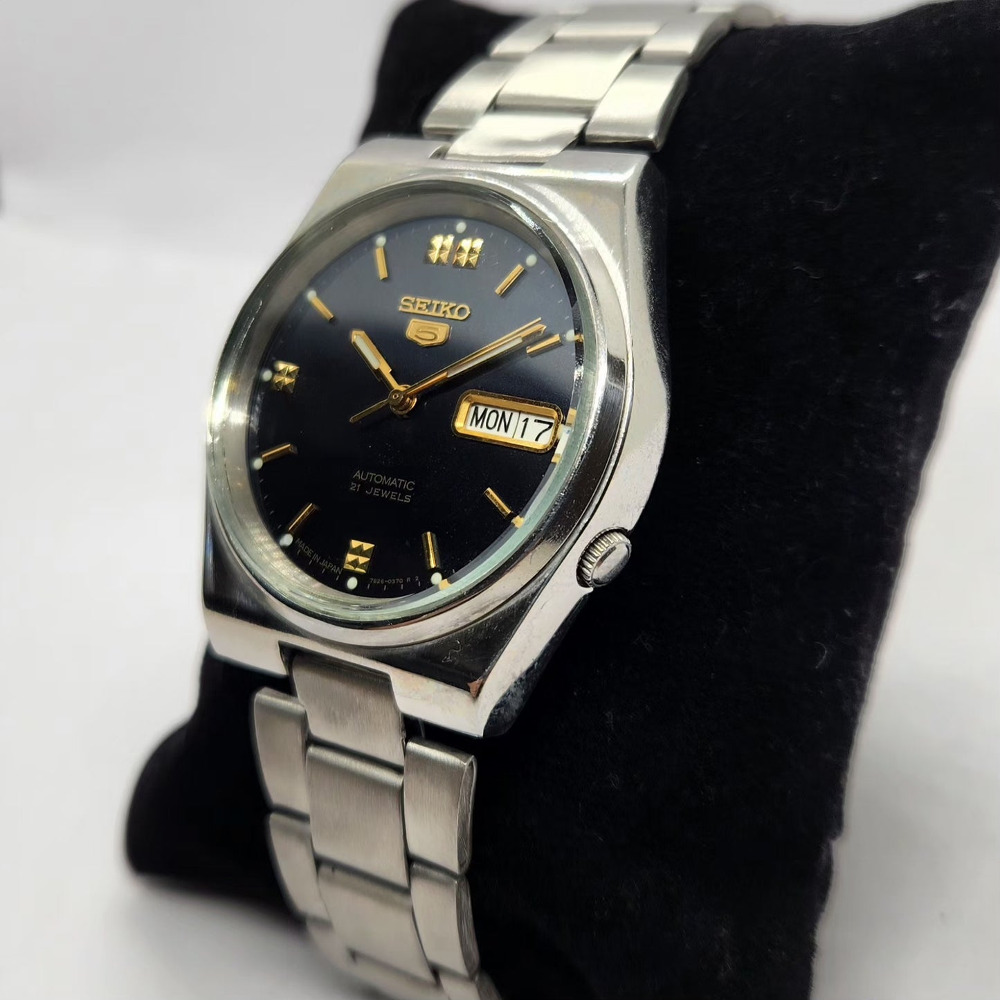 Vintage 1980 Original Seiko 5 Automatic 7S26-0530 Black Face 21 Jewels Day-Date Japanese Men's Wrist Watch SA66