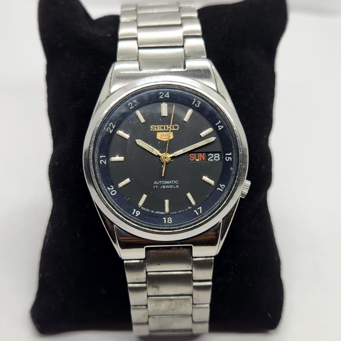 Vintage 1980 Original Seiko 5 Automatic 7009 Black Face 17 Jewels Day-Date Japanese Men's Wrist Watch SA67