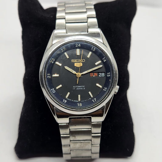 Vintage 1980 Original Seiko 5 Automatic 7009 Black Face 17 Jewels Day-Date Japanese Men's Wrist Watch SA67