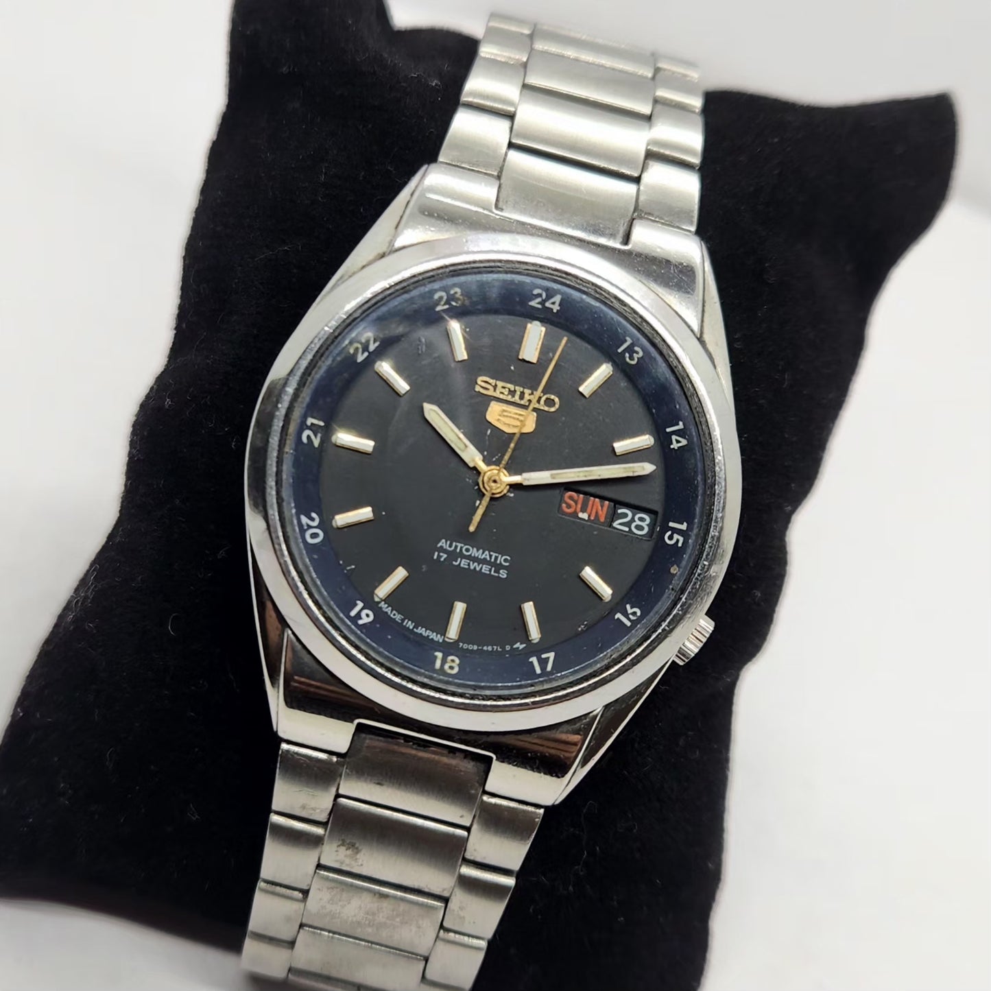 Vintage 1980 Original Seiko 5 Automatic 7009 Black Face 17 Jewels Day-Date Japanese Men's Wrist Watch SA67