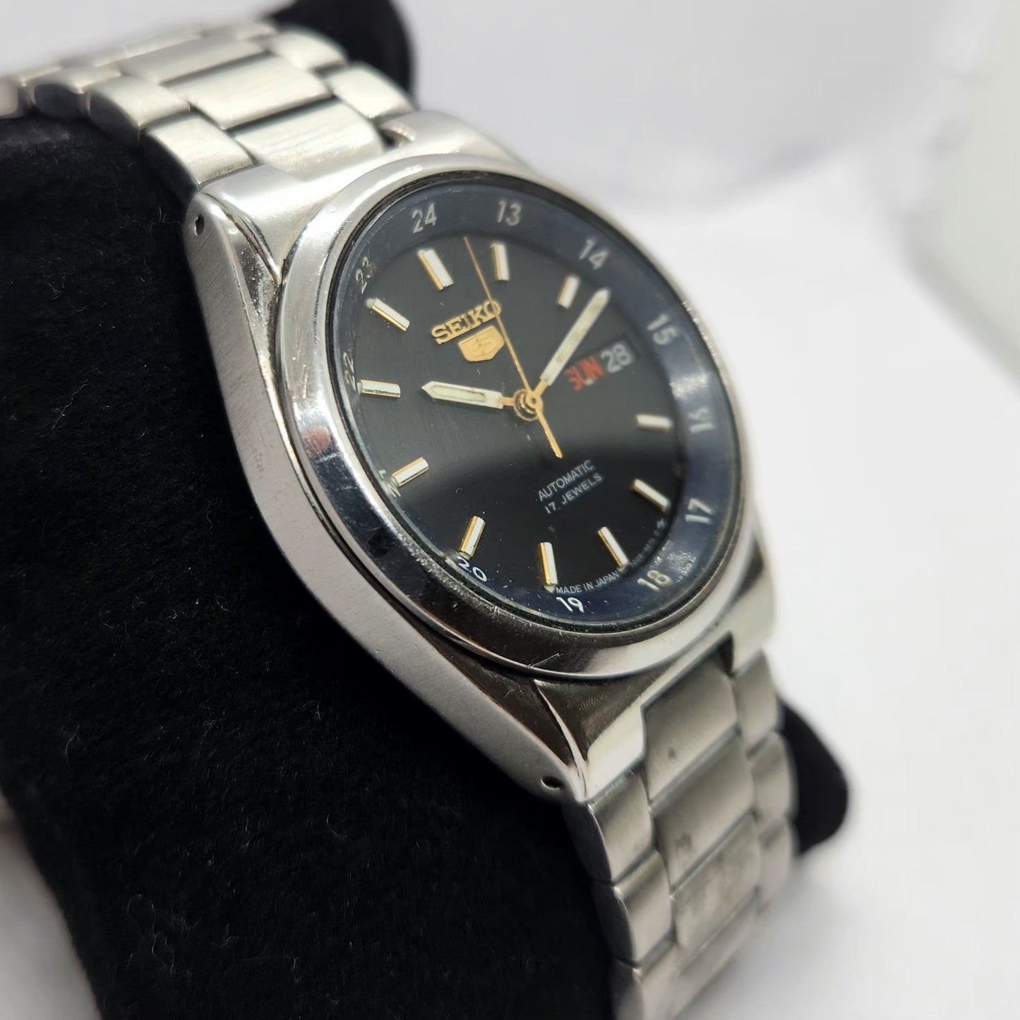 Vintage 1980 Original Seiko 5 Automatic 7009 Black Face 17 Jewels Day-Date Japanese Men's Wrist Watch SA67