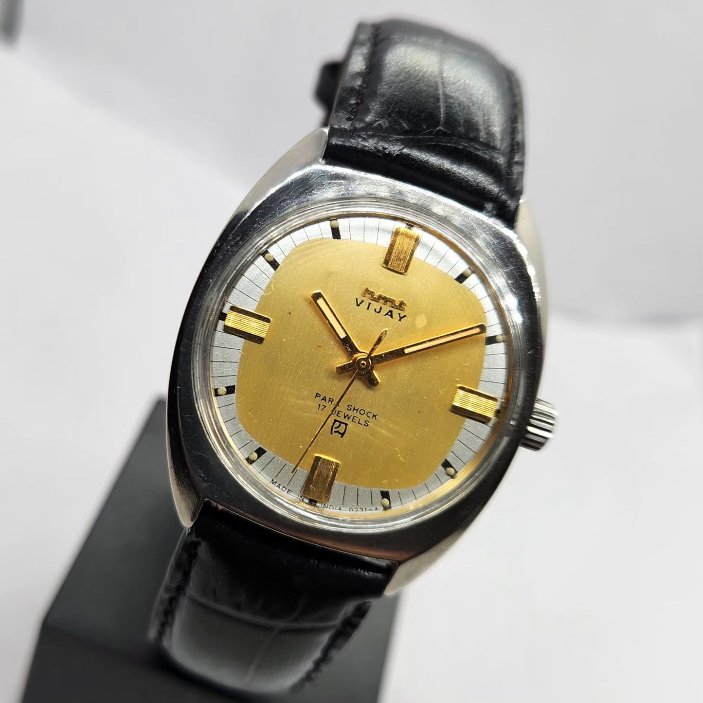 Vintage Original HMT Vijay Hand Winding 17 Jewels Gold Face Men's Wrist Watch HM05