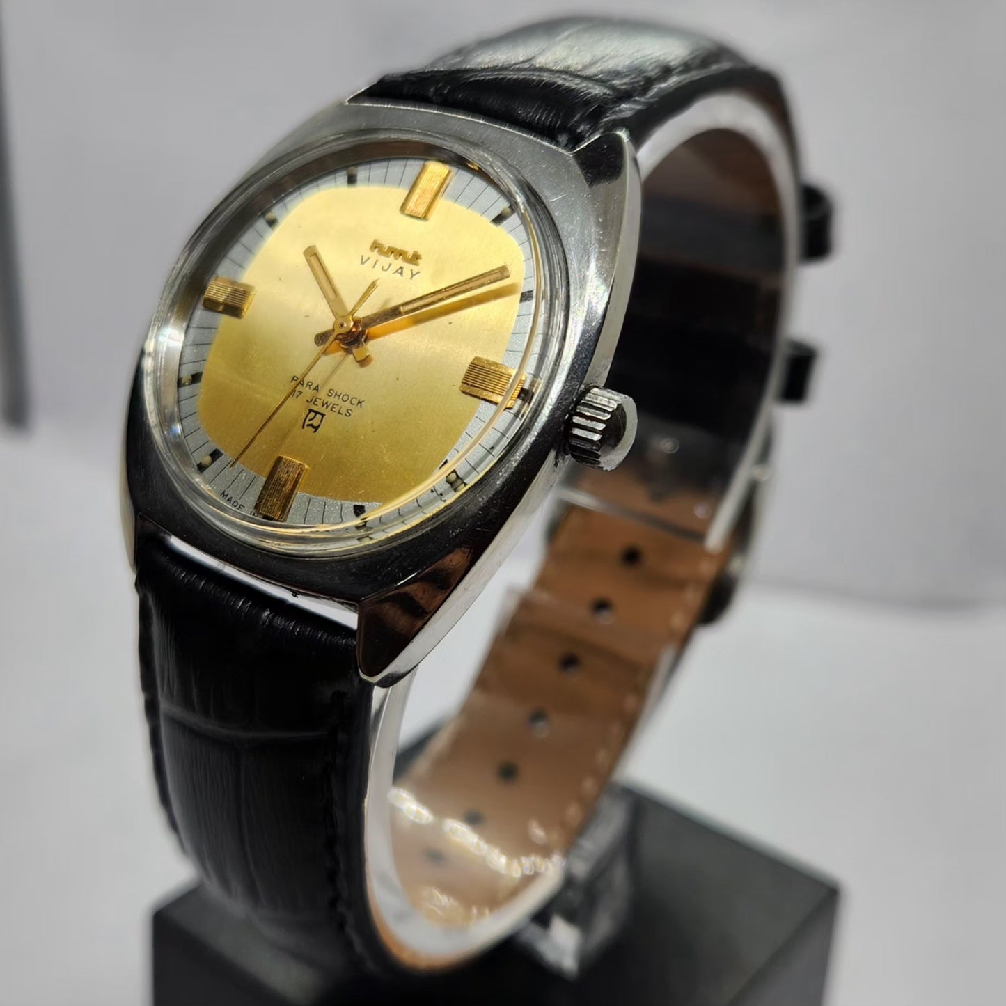 Vintage Original HMT Vijay Hand Winding 17 Jewels Gold Face Men's Wrist Watch HM05
