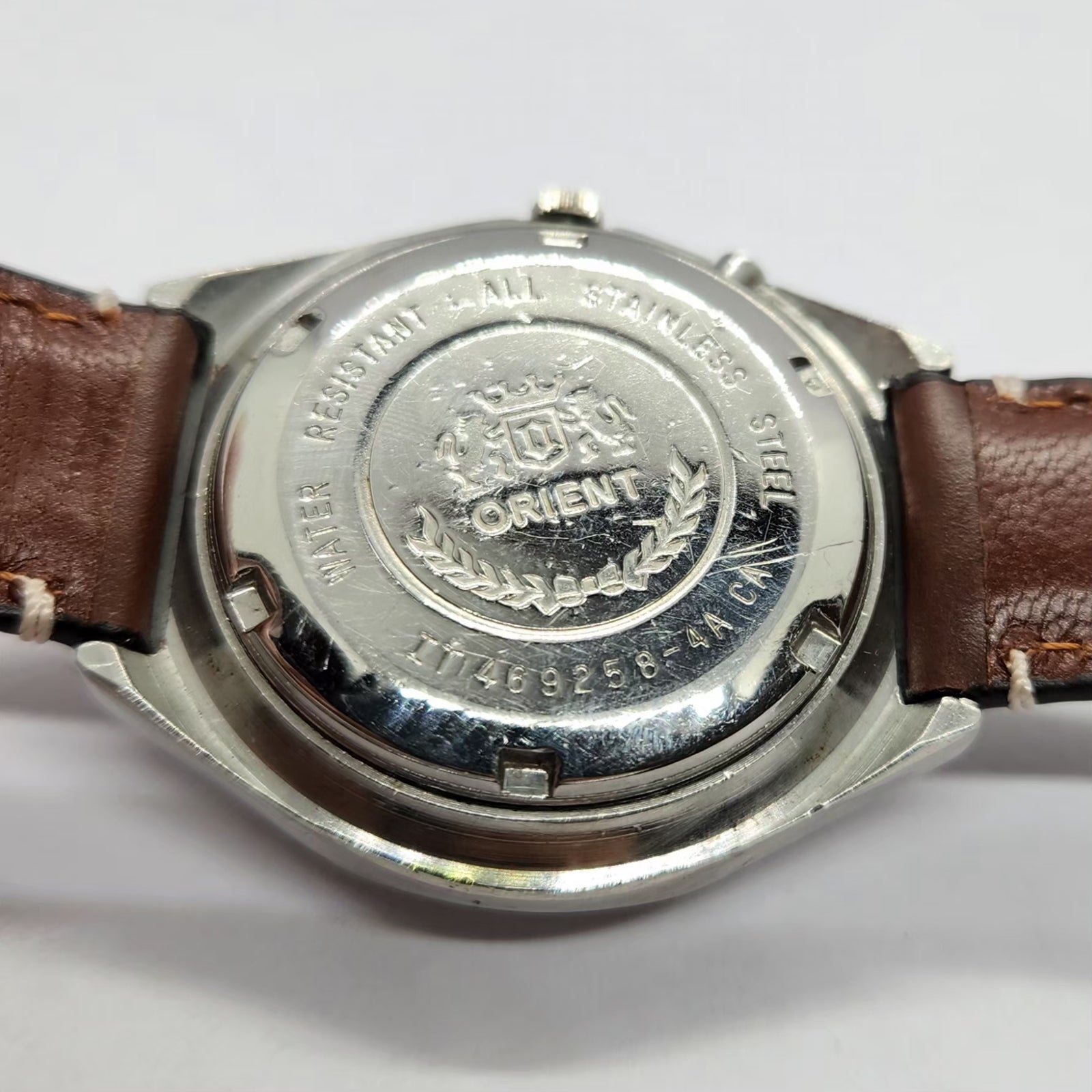 Vintage Mod Orient Automatic 46941 21 Jewels White Face Day-Date Men's Wrist Watch OR01