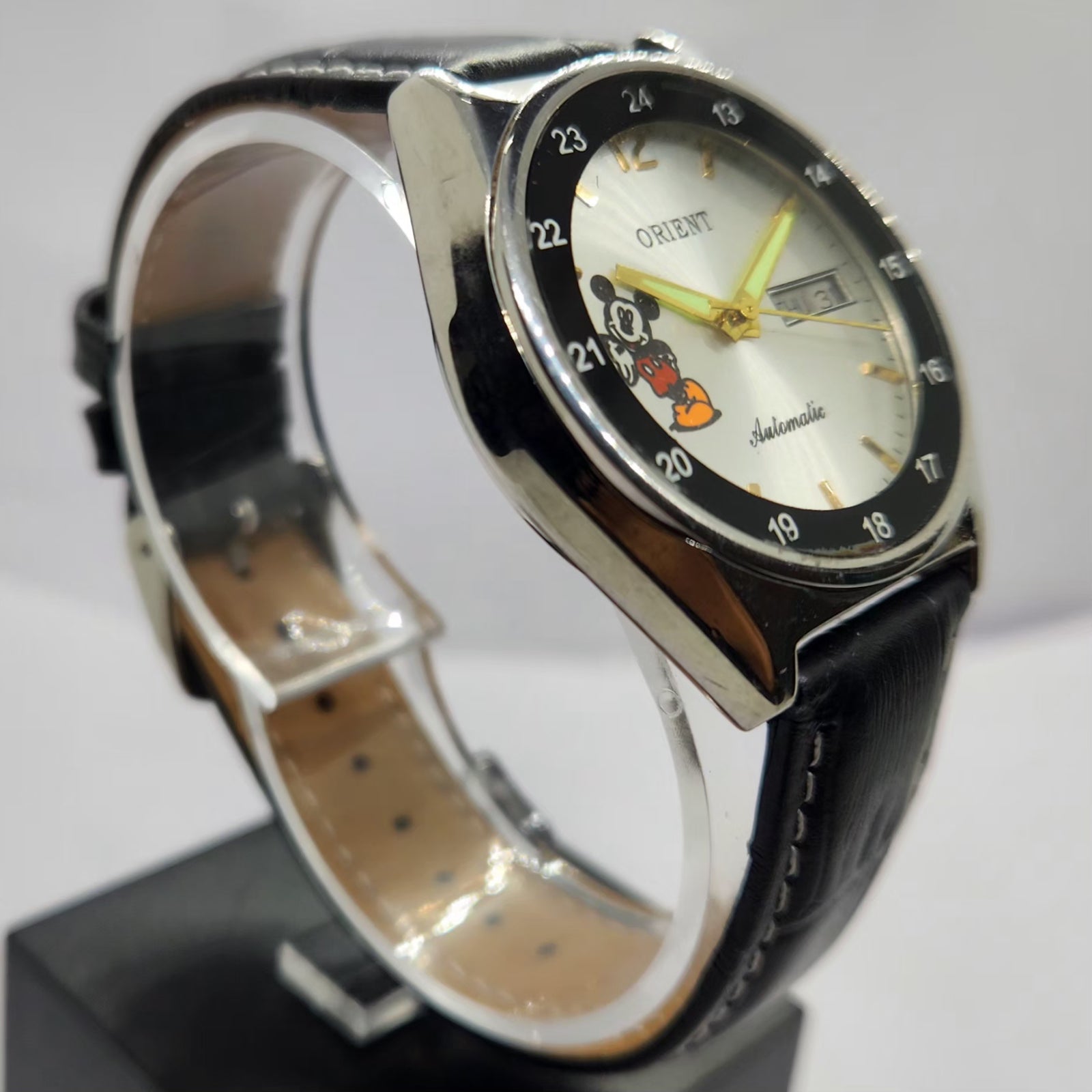Vintage Mod Orient 46941 Automatic Mickey Mouse Silver Face Day-Date Men's Wrist Watch OR03