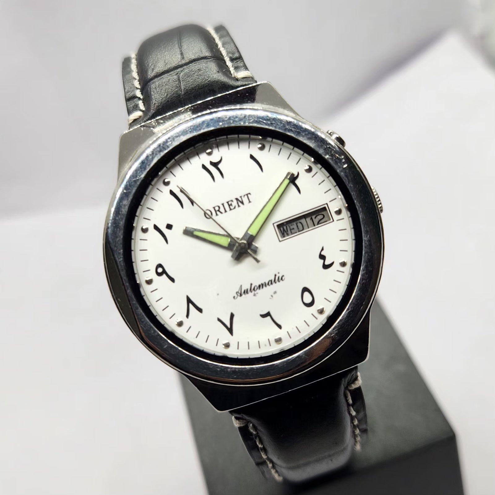 Vintage Mod Orient Arabic Automatic 46941 21 Jewels White Face Day-Date Men's Wrist Watch OR05