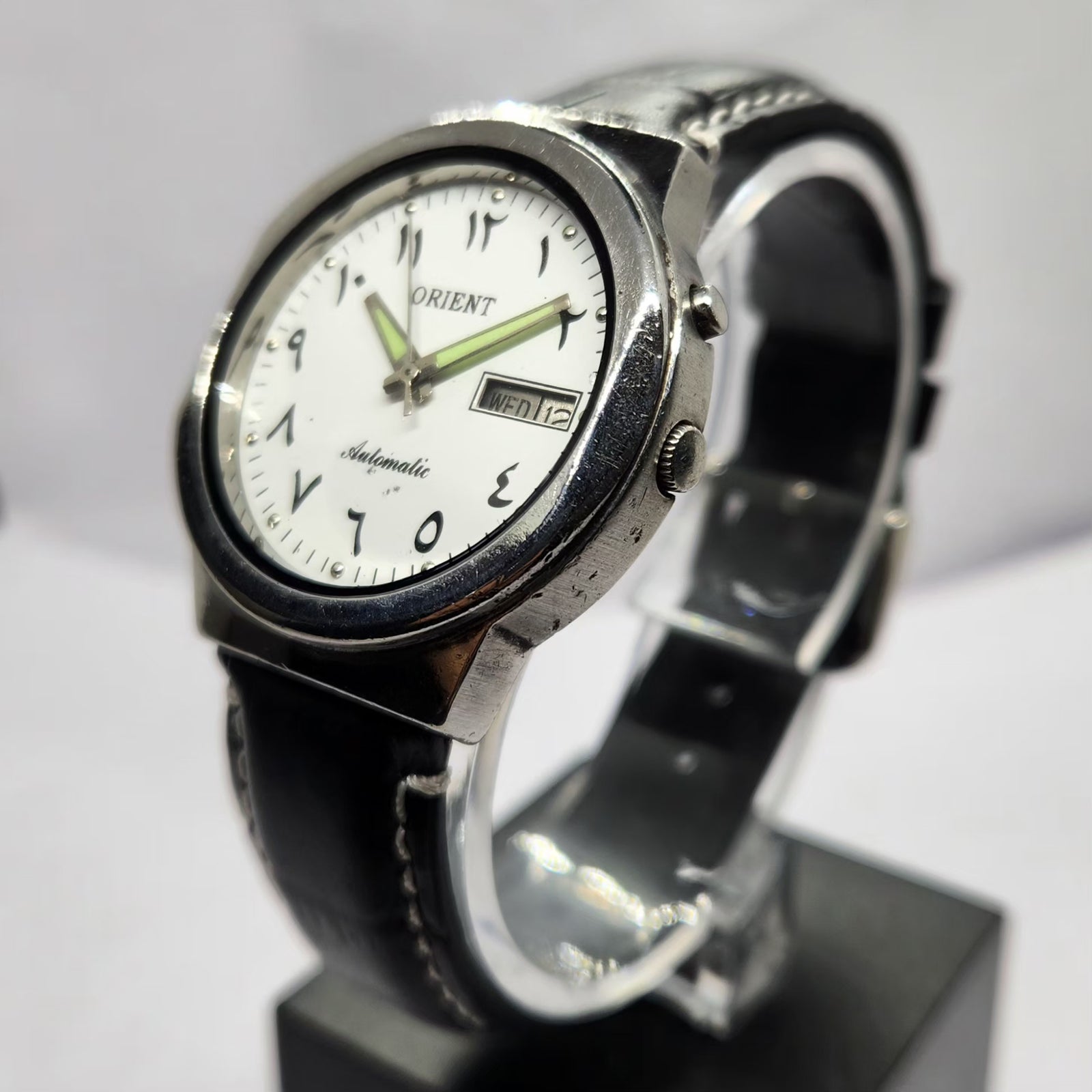 Vintage Mod Orient Arabic Automatic 46941 21 Jewels White Face Day-Date Men's Wrist Watch OR05