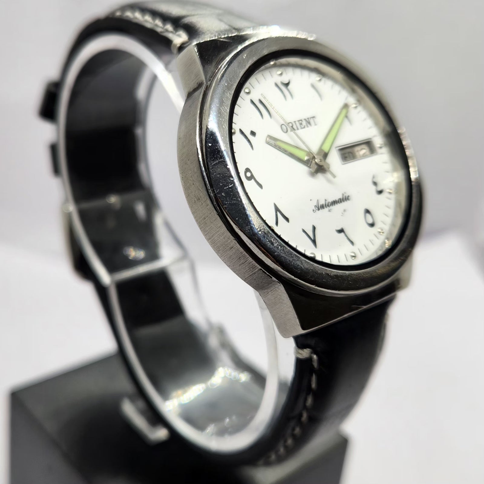 Vintage Mod Orient Arabic Automatic 46941 21 Jewels White Face Day-Date Men's Wrist Watch OR05