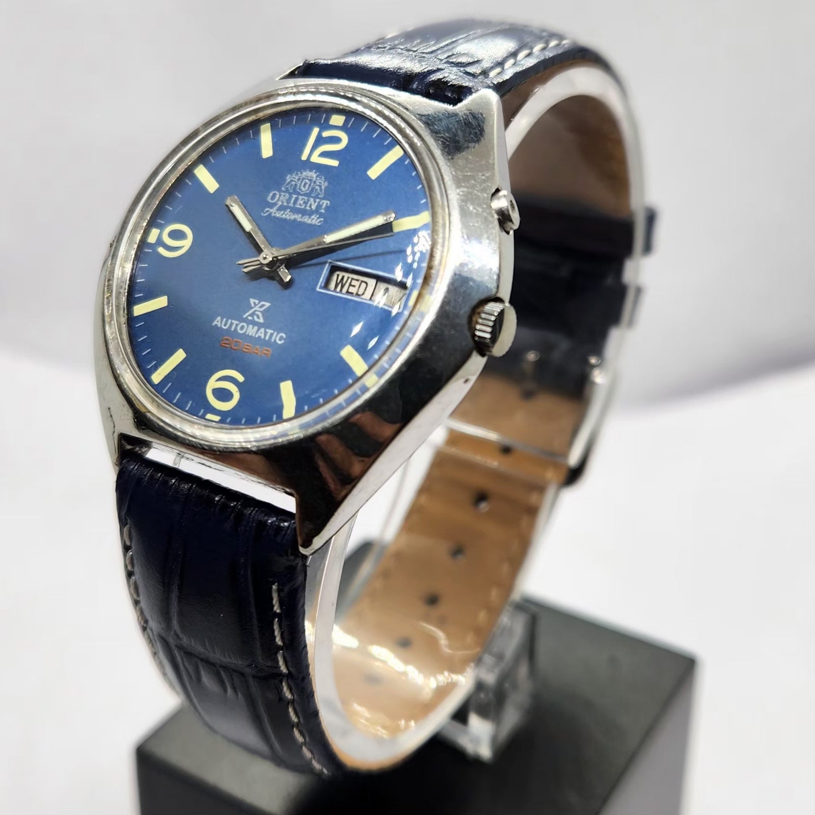 Vintage Mod Orient Automatic 46941 21 Jewels Blue Face Day-Date Men's Wrist Watch OR06
