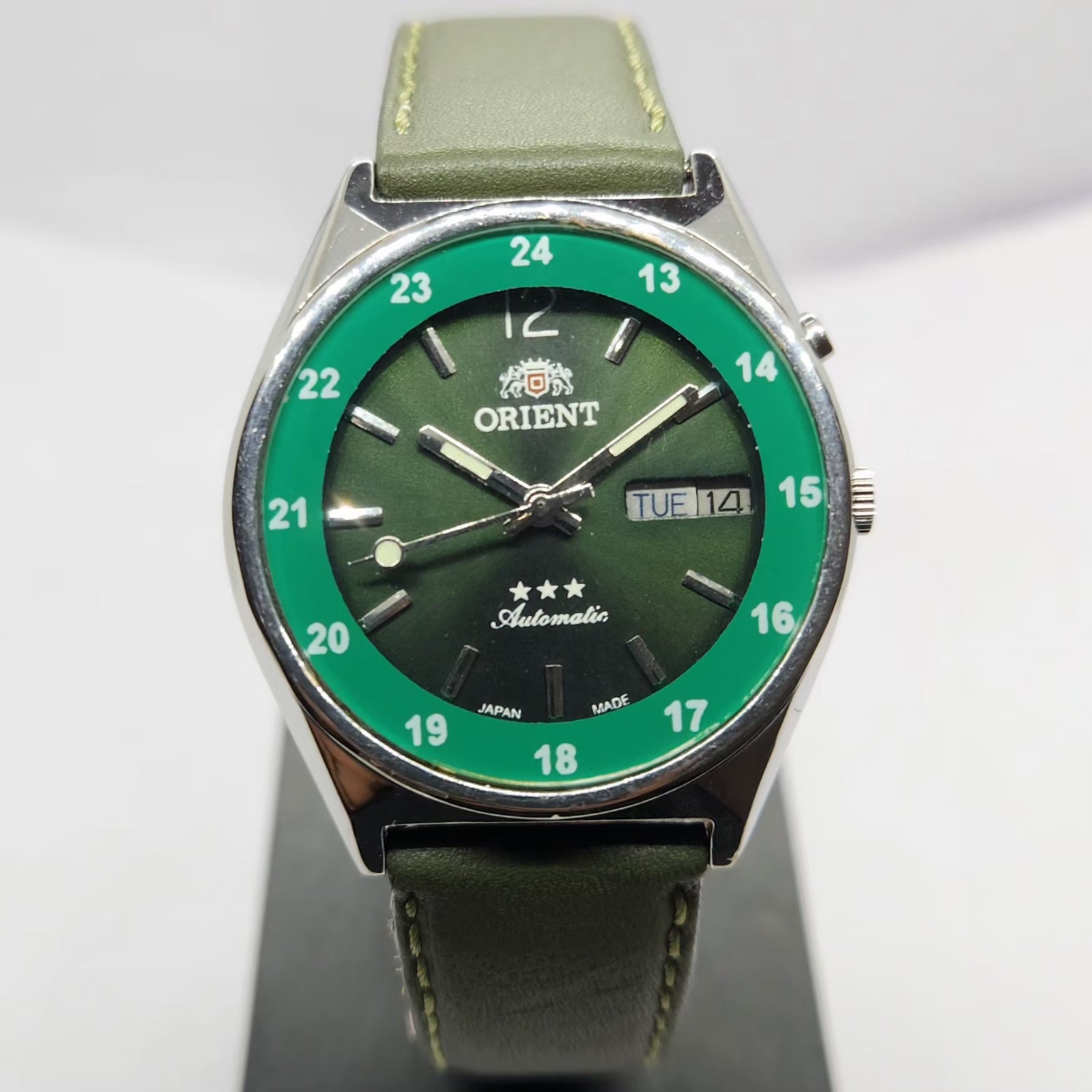 Vintage Mod Orient Automatic 46941 21 Jewels Green Face Day-Date Men's Wrist Watch OR14