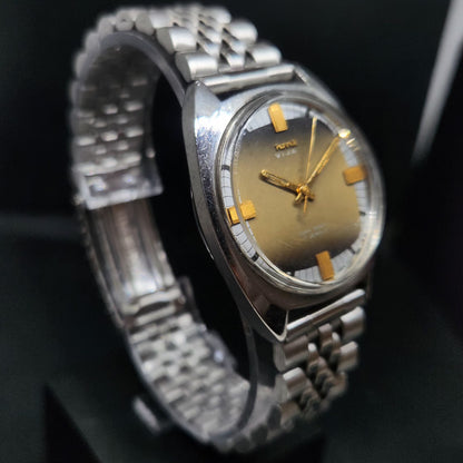 Vintage Original HMT Vijay Hand Winding 17 Jewels Gold Face Men's Wrist Watch HM85