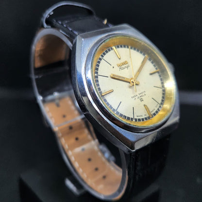 Vintage Original HMT Maurya Hand Winding 17 Jewels Gold Face Men's Wrist Watch HM103