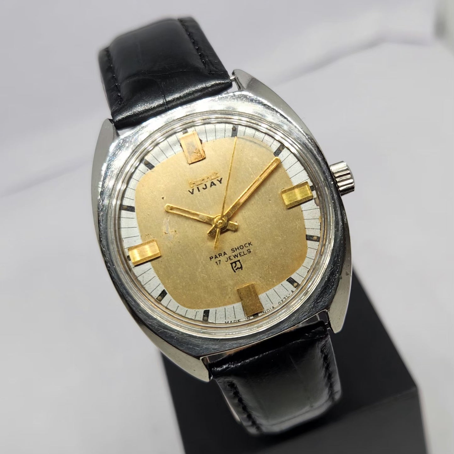 Vintage Original HMT Vijay Hand Winding 17 Jewels Gold Face Men's Wrist Watch HM112