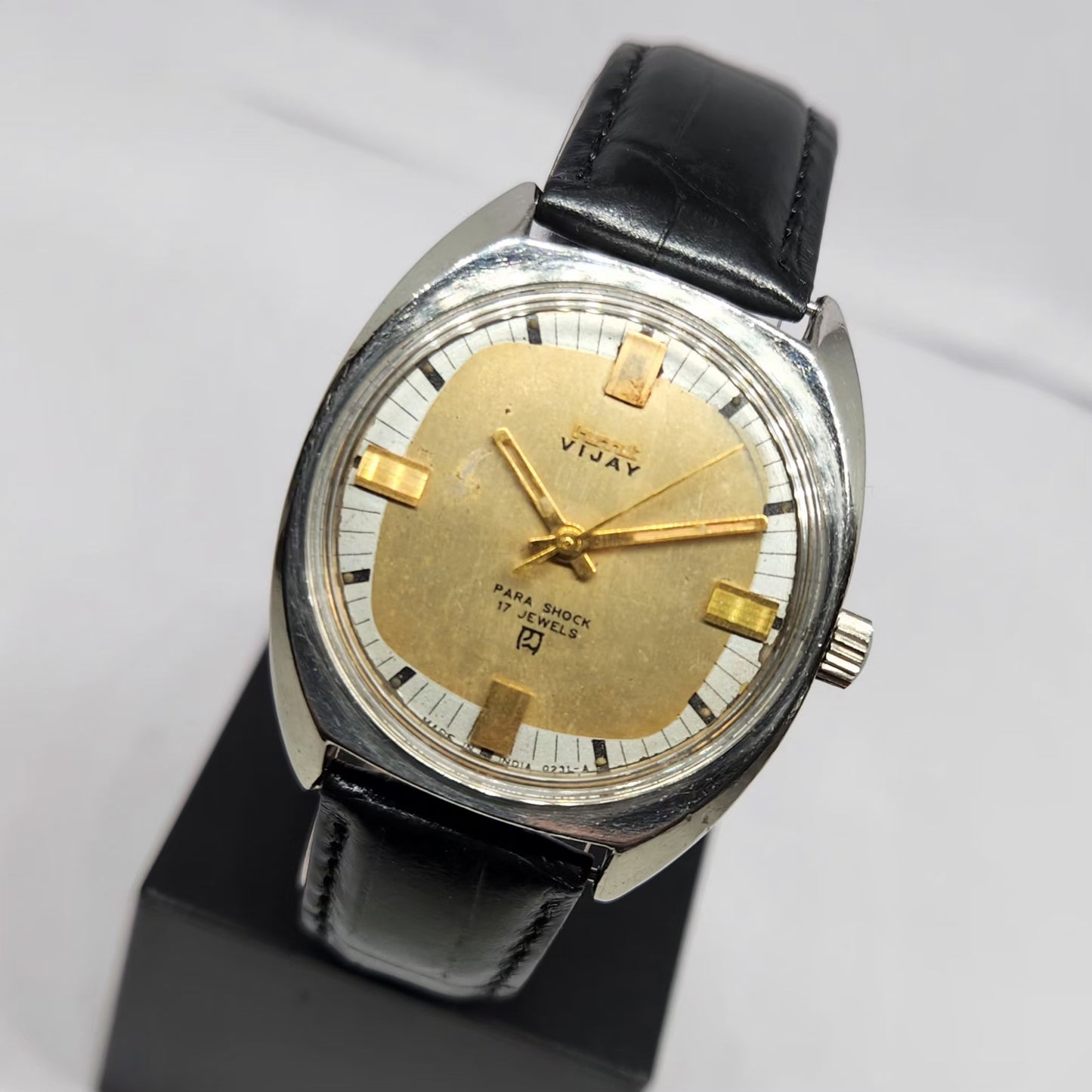 Vintage Original HMT Vijay Hand Winding 17 Jewels Gold Face Men's Wrist Watch HM112