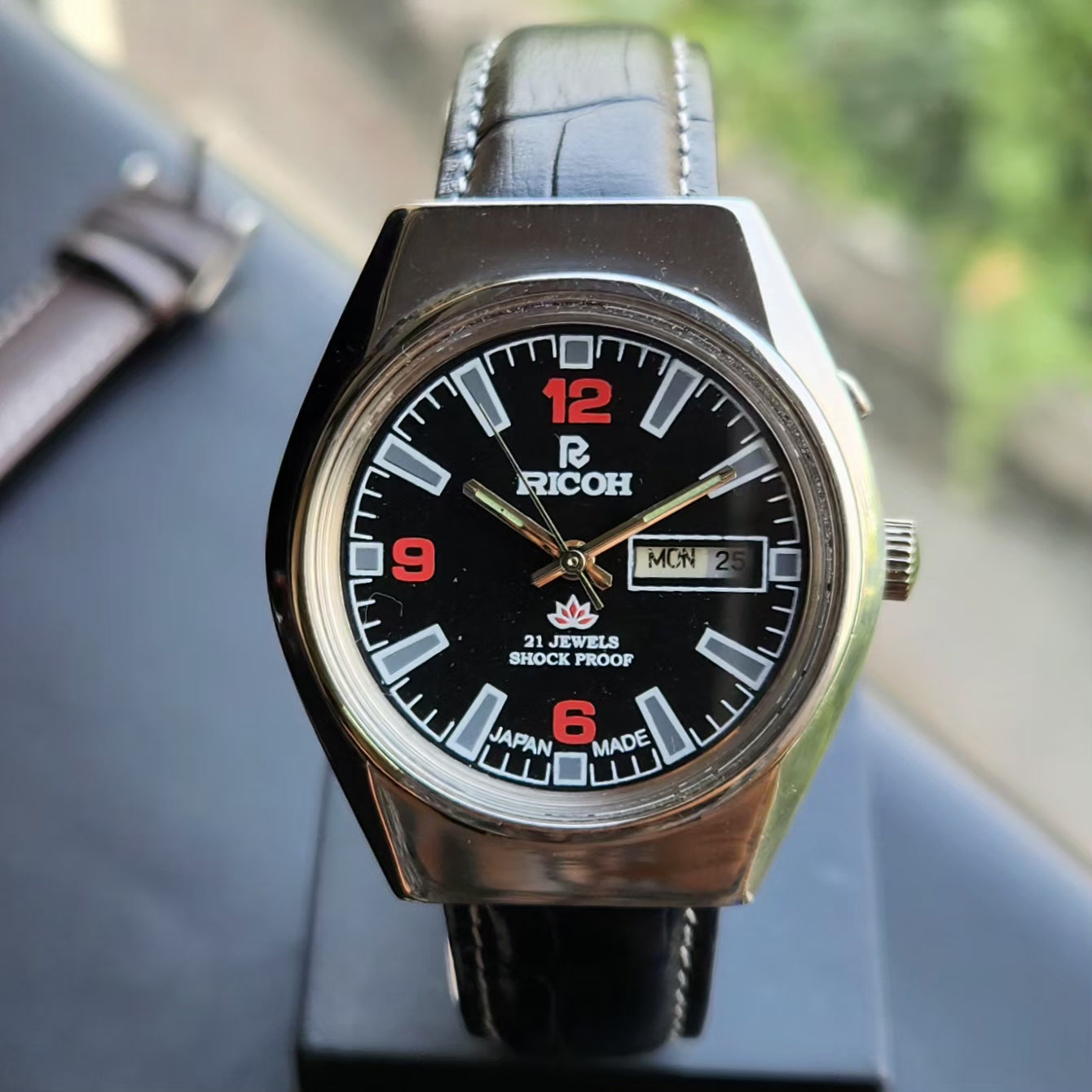 Vintage Ricoh R31 Automatic Black Face New Strap 21 Jewels Day-Date Men's Wrist Watch R94