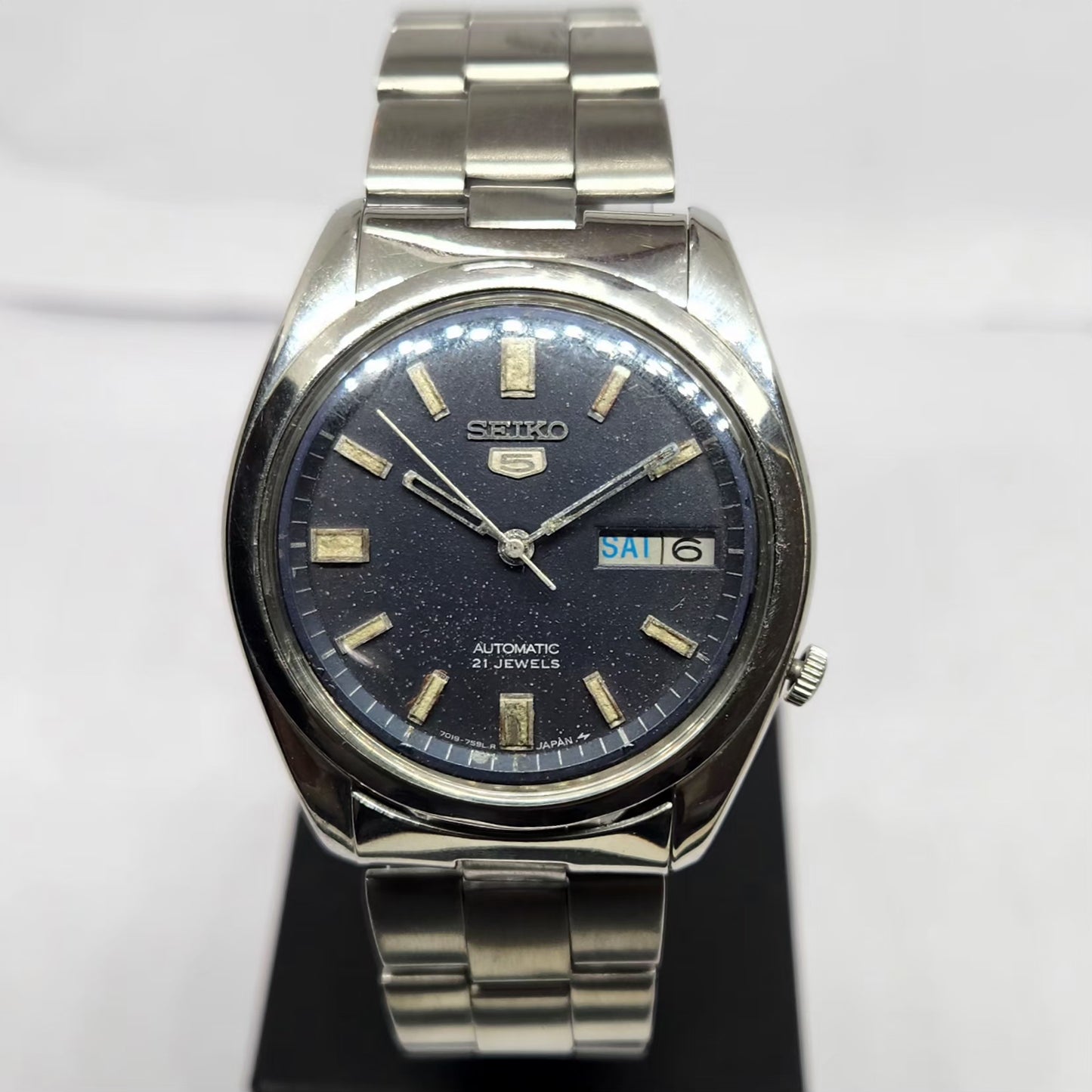 Vintage 1979 Original Seiko 5 Automatic 7009-8180 Blue Face 17 Jewels Day-Date Japanese Men's Wrist Watch SA69