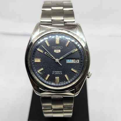Vintage 1979 Original Seiko 5 Automatic 7009-8180 Blue Face 17 Jewels Day-Date Japanese Men's Wrist Watch SA69