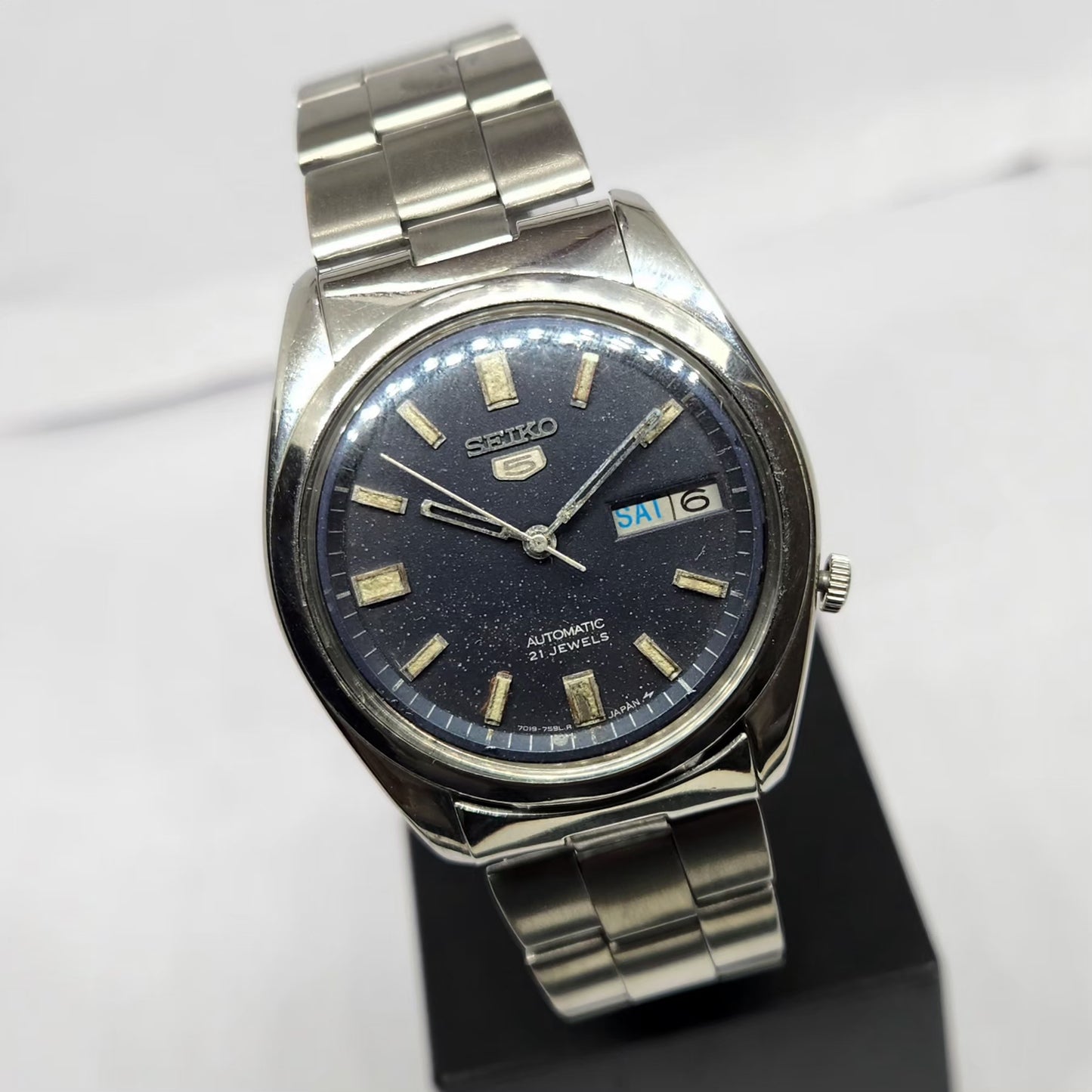 Vintage 1979 Original Seiko 5 Automatic 7009-8180 Blue Face 17 Jewels Day-Date Japanese Men's Wrist Watch SA69