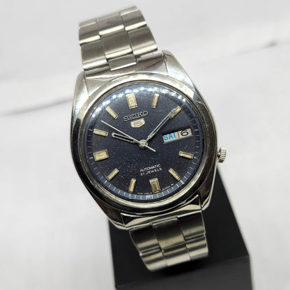 Vintage 1979 Original Seiko 5 Automatic 7009-8180 Blue Face 17 Jewels Day-Date Japanese Men's Wrist Watch SA69