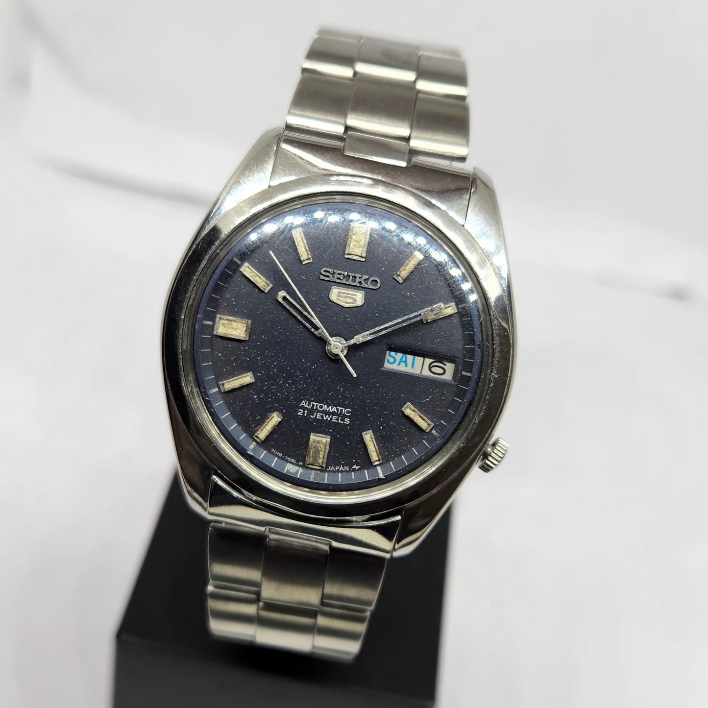 Vintage 1979 Original Seiko 5 Automatic 7009-8180 Blue Face 17 Jewels Day-Date Japanese Men's Wrist Watch SA69