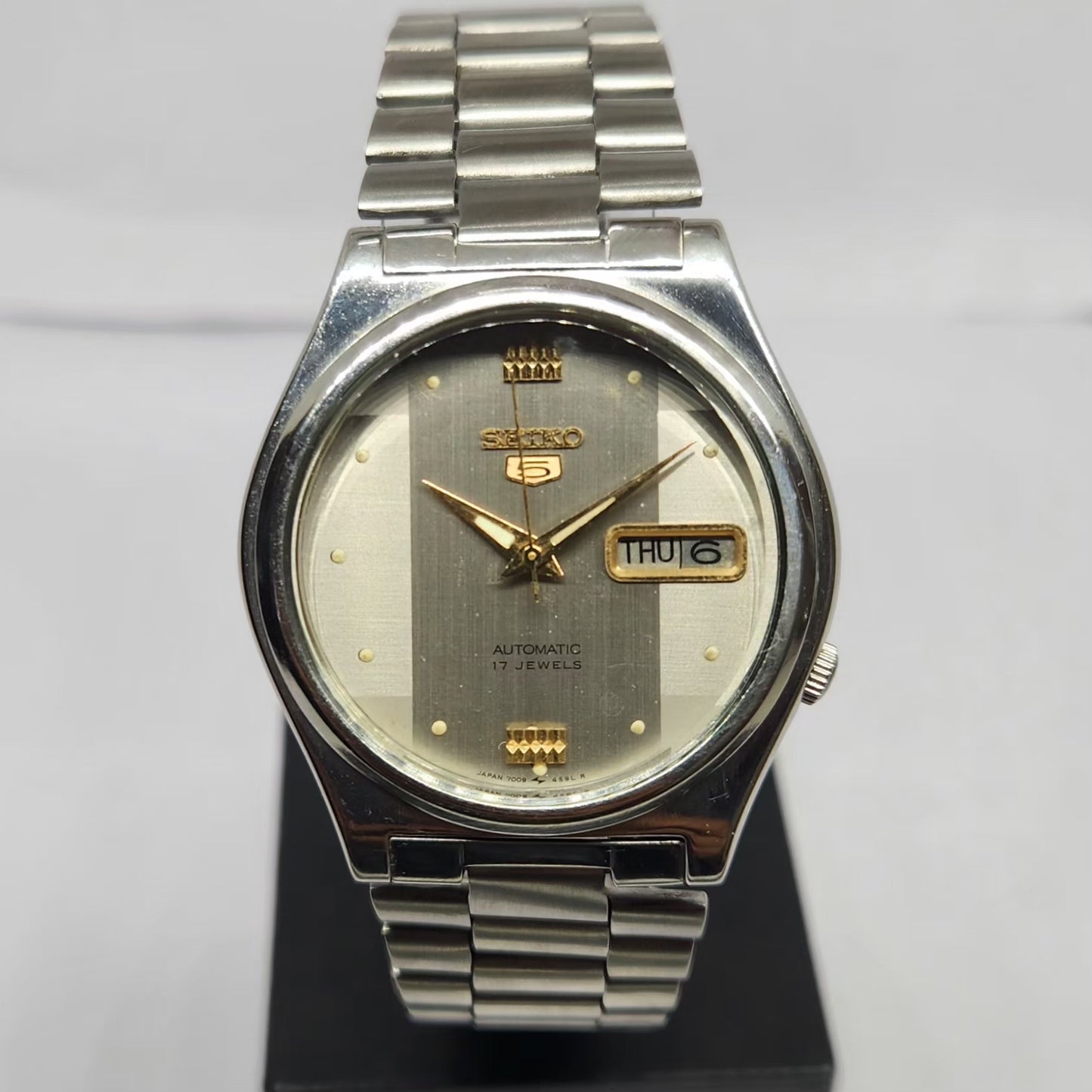 Vintage 1985 Original Seiko 5 Automatic 7009-3171 Grey Face 17 Jewels Day-Date Japanese Men's Wrist Watch SA70