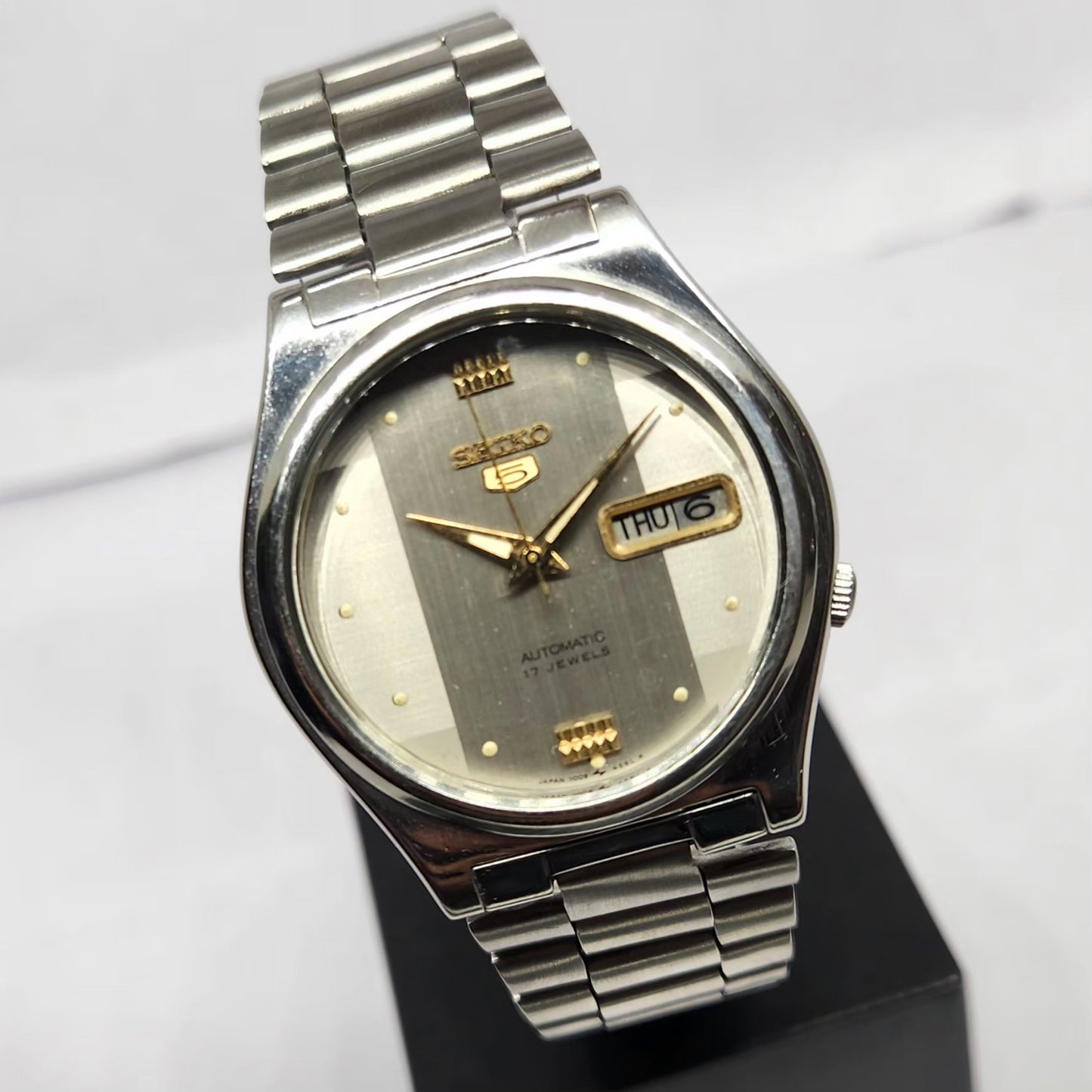 Vintage 1985 Original Seiko 5 Automatic 7009-3171 Grey Face 17 Jewels Day-Date Japanese Men's Wrist Watch SA70