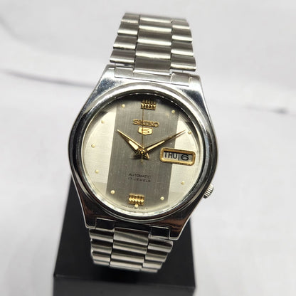 Vintage 1985 Original Seiko 5 Automatic 7009-3171 Grey Face 17 Jewels Day-Date Japanese Men's Wrist Watch SA70