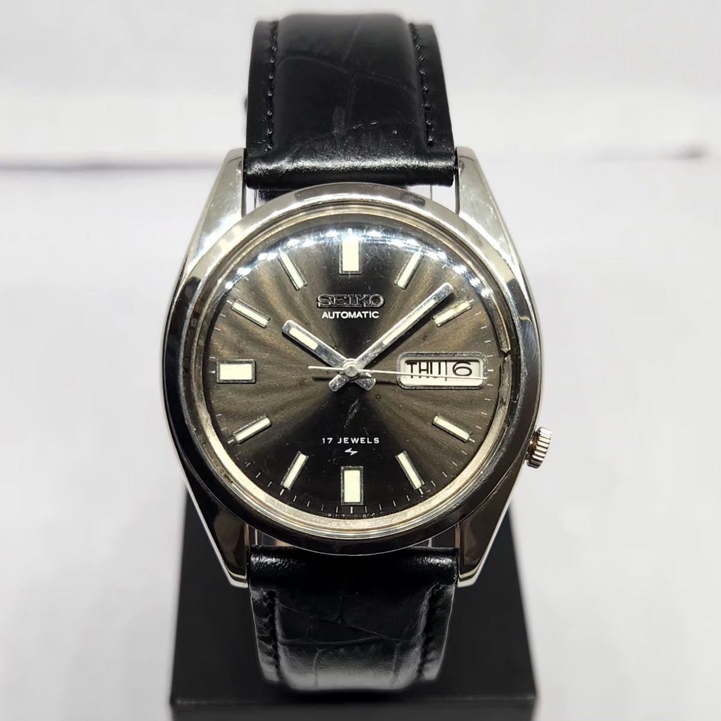 Vintage 1981 Original Seiko 5 Automatic 7009-821J Black Face 17 Jewels Day-Date Japanese Men's Wrist Watch SA71