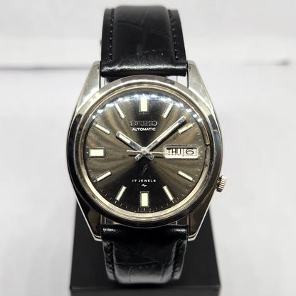 Vintage 1981 Original Seiko 5 Automatic 7009-821J Black Face 17 Jewels Day-Date Japanese Men's Wrist Watch SA71