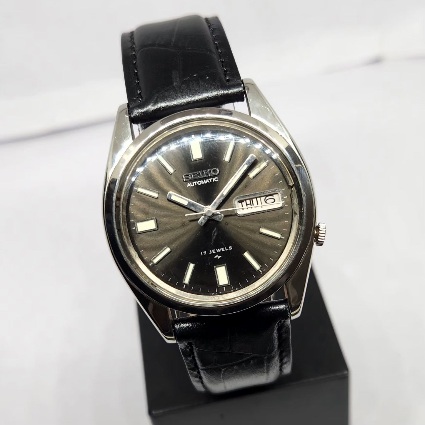 Vintage 1981 Original Seiko 5 Automatic 7009-821J Black Face 17 Jewels Day-Date Japanese Men's Wrist Watch SA71