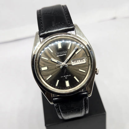 Vintage 1981 Original Seiko 5 Automatic 7009-821J Black Face 17 Jewels Day-Date Japanese Men's Wrist Watch SA71