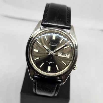 Vintage 1981 Original Seiko 5 Automatic 7009-821J Black Face 17 Jewels Day-Date Japanese Men's Wrist Watch SA71
