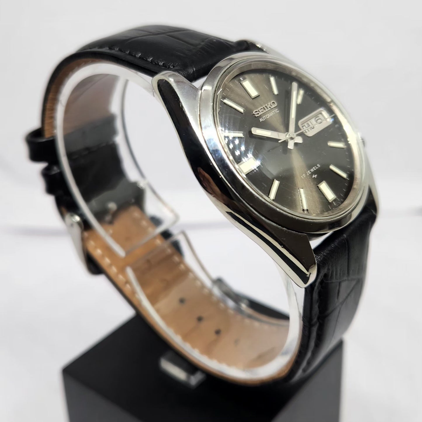 Vintage 1981 Original Seiko 5 Automatic 7009-821J Black Face 17 Jewels Day-Date Japanese Men's Wrist Watch SA71