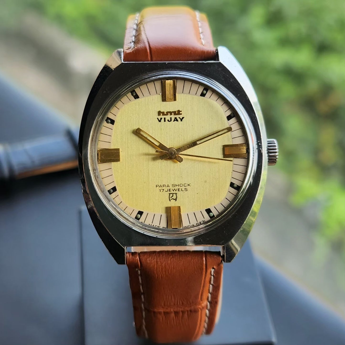 Vintage Original HMT Vijay Hand Winding 17 Jewels Gold Face Men's Wrist Watch HM145