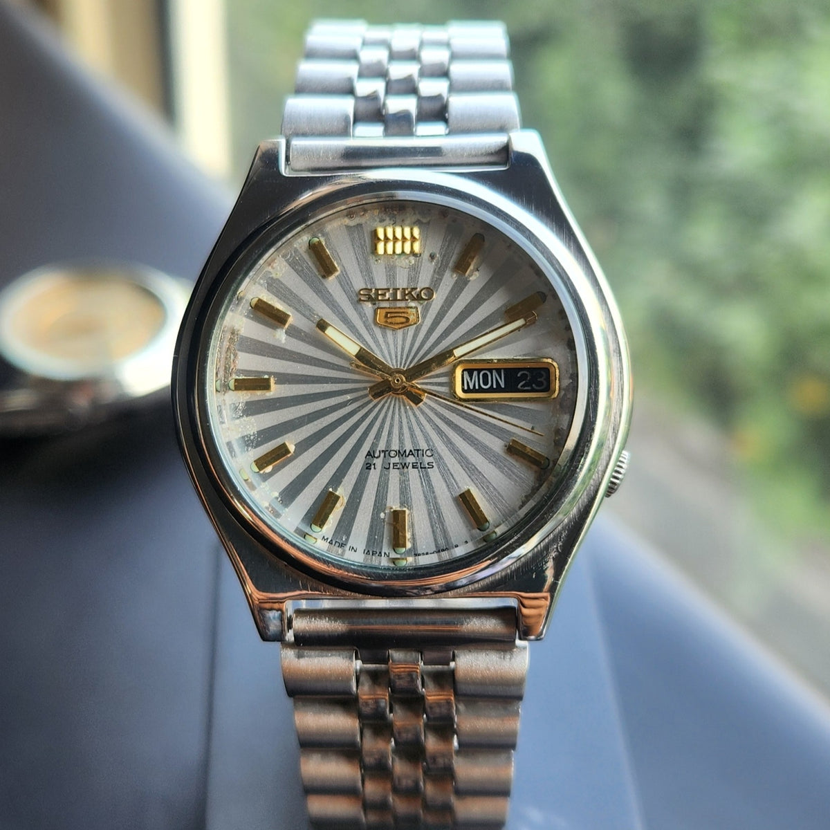 Vintage 1997 Original Seiko 5 Automatic 7s26-3170 Silver Face 17 Jewels Day-Date Japanese Men's Wrist Watch SK01