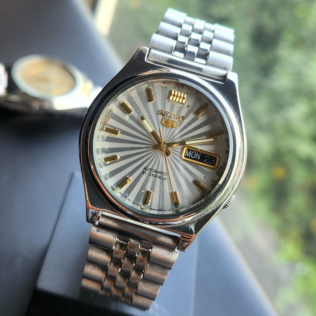 Vintage 1997 Original Seiko 5 Automatic 7s26-3170 Silver Face 17 Jewels Day-Date Japanese Men's Wrist Watch SK01