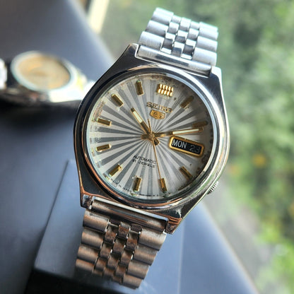 Vintage 1997 Original Seiko 5 Automatic 7s26-3170 Silver Face 17 Jewels Day-Date Japanese Men's Wrist Watch SK01