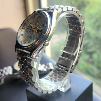Vintage 1997 Original Seiko 5 Automatic 7s26-3170 Silver Face 17 Jewels Day-Date Japanese Men's Wrist Watch SK01