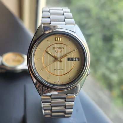 Vintage 1976 Original Seiko 5 Automatic 7009-3040 Gold Face 17 Jewels Day-Date Japanese Men's Wrist Watch SK03