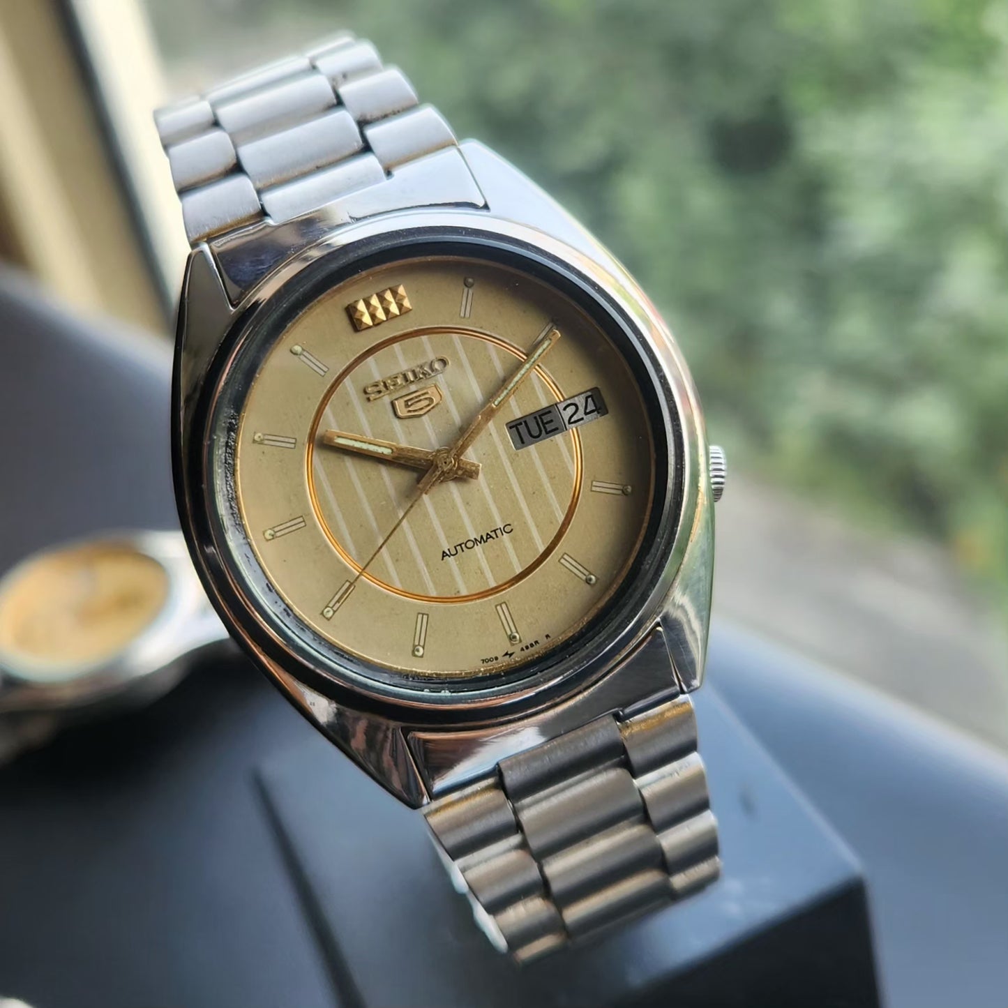 Vintage 1976 Original Seiko 5 Automatic 7009-3040 Gold Face 17 Jewels Day-Date Japanese Men's Wrist Watch SK03