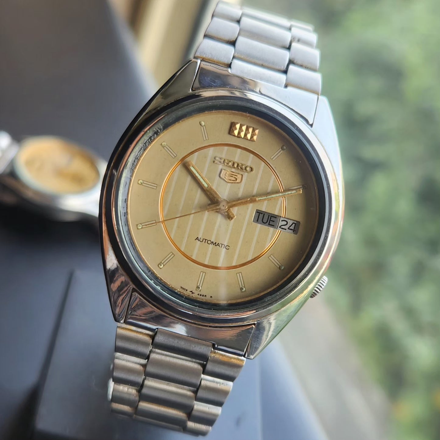 Vintage 1976 Original Seiko 5 Automatic 7009-3040 Gold Face 17 Jewels Day-Date Japanese Men's Wrist Watch SK03
